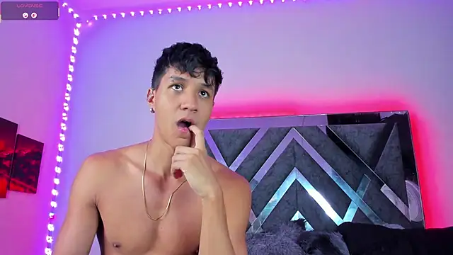 Snapshot of Robertmiller21 chatting on September 19, 4:36 am Robertmiller21 online show from September 19, 4:36 am