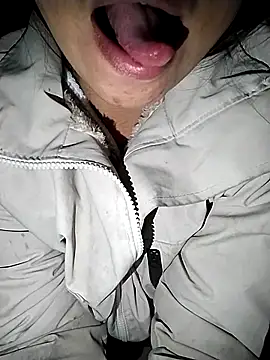 venu00 online show from December 18, 10:49 pm