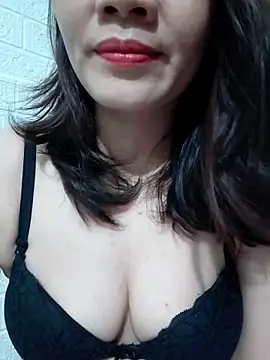 Snapshot of Singlemom69x chatting on May 11, 1:28 pm Singlemom69x online show from May 11, 1:28 pm