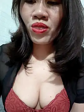 Snapshot of Singlemom69x chatting on May 12, 1:36 am Singlemom69x online show from May 12, 1:36 am