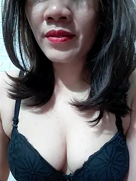 Snapshot of Singlemom69x chatting on May 14, 2:02 pm Singlemom69x online show from May 14, 2:02 pm