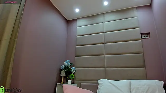 Adeline Perle online show from November 20, 1:17 am