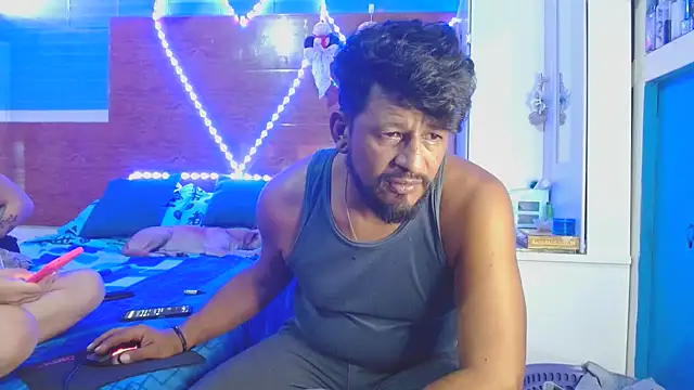 dulcelatin21 online show from January 15, 11:30 pm