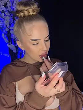 AubrieleRouj1 online show from December 20, 6:15 pm