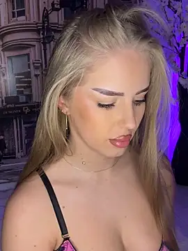 AubrieleRouj1 online show from January 6, 5:05 pm