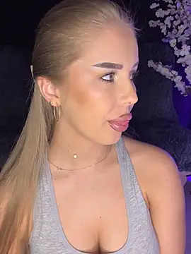 AubrieleRouj1 online show from March 26, 5:18 pm