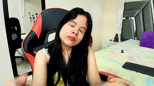 MiniLove 01 online show from April 17, 12:19 pm