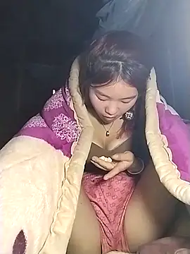 lylylove online show from December 17, 8:42 am