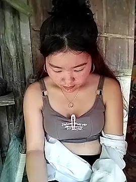 lylylove online show from March 28, 9:09 am