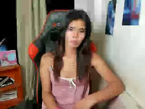 Snapshot of dianne_swift chatting on June 30, 10:00 pm dianne swift online show from June 30, 10:00 pm