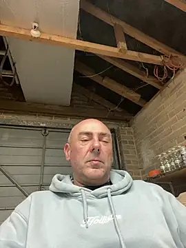 Snapshot of Richmcgee chatting on April 5, 7:22 pm Richmcgee online show from April 5, 7:22 pm
