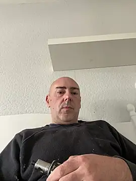 Snapshot of Richmcgee chatting on April 12, 11:37 am Richmcgee online show from April 12, 11:37 am