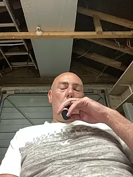 Snapshot of Richmcgee chatting on June 7, 7:28 pm Richmcgee online show from June 7, 7:28 pm