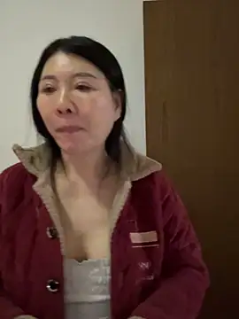 Snapshot of xiiuuff18 chatting on February 10, 12:15 am xiiuuff18 online show from February 10, 12:15 am