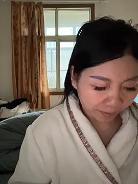 Snapshot of xiiuuff18 chatting on February 16, 12:51 am xiiuuff18 online show from February 16, 12:51 am