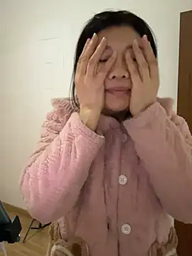 Snapshot of xiiuuff18 chatting on February 21, 12:11 am xiiuuff18 online show from February 21, 12:11 am