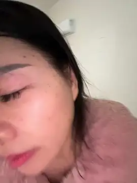 Snapshot of xiiuuff18 chatting on March 2, 12:57 am xiiuuff18 online show from March 2, 12:57 am