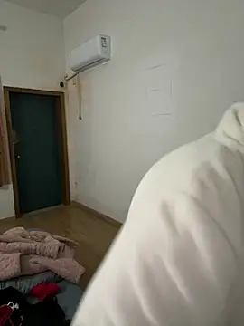 xiiuuff18 online show from March 4, 12:11 pm