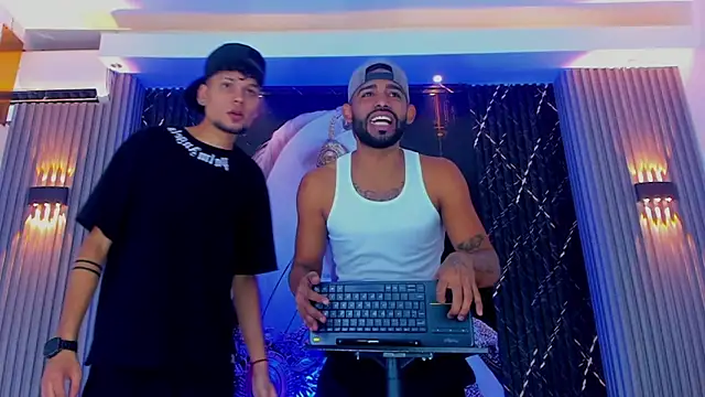 Snapshot of Extreme_boys2 chatting on September 10, 4:12 am Extreme boys2 online show from September 10, 4:12 am