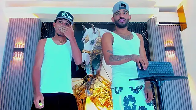 Snapshot of Extreme_boys2 chatting on November 6, 3:51 am Extreme boys2 online show from November 6, 3:51 am