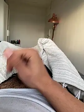 Snapshot of TrTrt999 chatting on November 18, 7:35 am TrTrt999 online show from November 18, 7:35 am