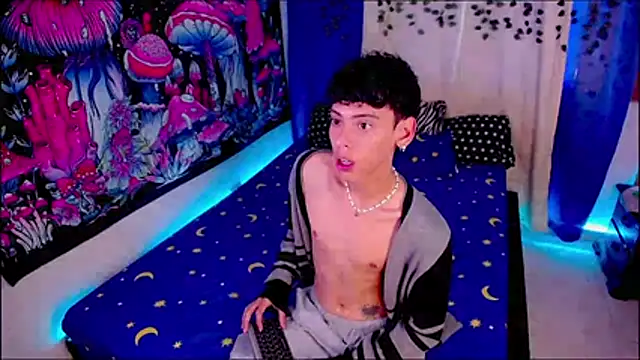 Snapshot of Thedoll_ethan7 chatting on May 24, 7:08 pm Thedoll ethan7 online show from May 24, 7:08 pm