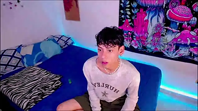 Snapshot of Thedoll_ethan7 chatting on June 3, 8:47 pm Thedoll ethan7 online show from June 3, 8:47 pm