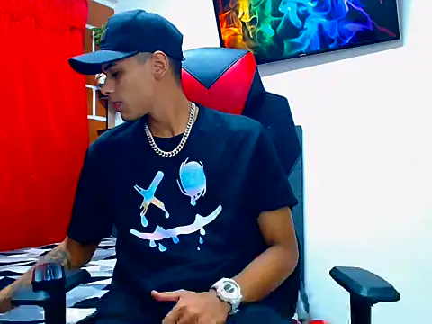 Snapshot of cristian_tayron1 chatting on July 3, 5:47 am cristian tayron1 online show from July 3, 5:47 am