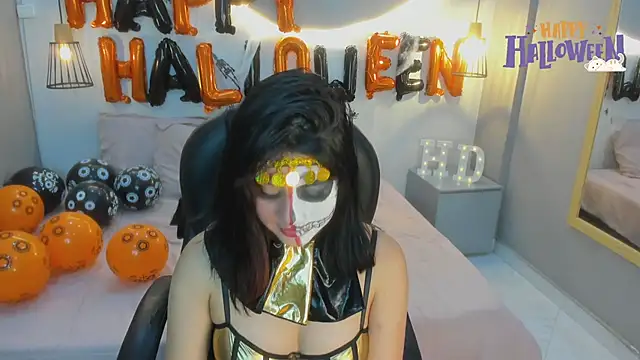 Julieth brown  online show from October 31, 9:05 pm