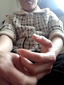 Snapshot of Maymay0033 chatting on November 18, 6:51 am Maymay0033 online show from November 18, 6:51 am