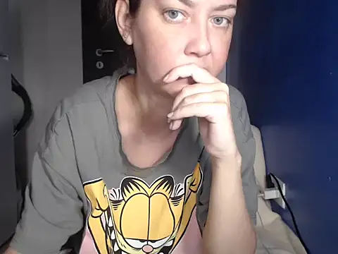 Snapshot of petite_danielle chatting on July 22, 3:09 am petite danielle online show from July 22, 3:09 am