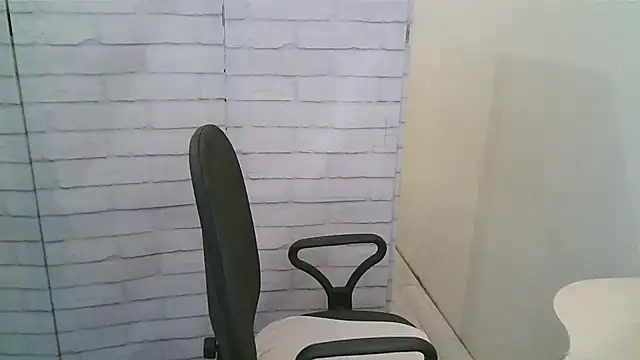 Helen xi  online show from November 9, 1:09 pm