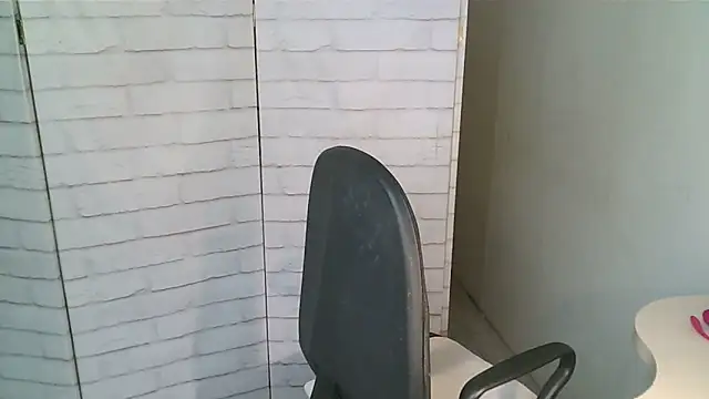 Snapshot of Helen_xi_ chatting on May 16, 5:04 am Helen xi online show from May 16, 5:04 am