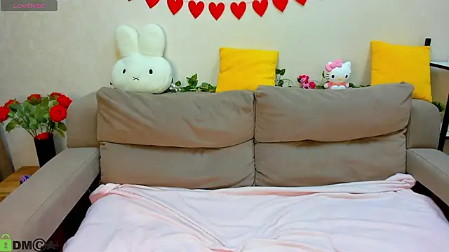 Sylvia Ortiz online show from February 19, 1:01 am