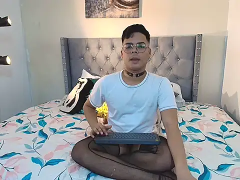 stewart mateo  online show from November 14, 2:10 am