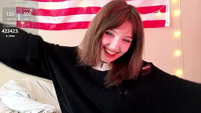 Snapshot of RileyVice chatting on February 18, 8:32 am RileyVice online show from February 18, 8:32 am