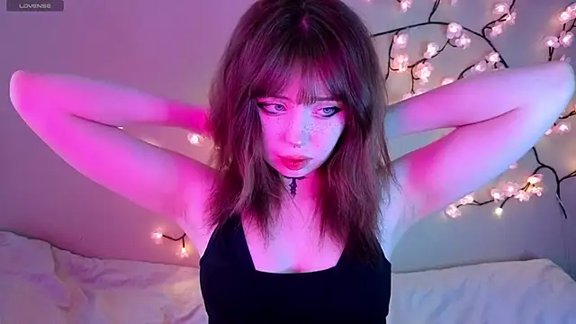 Snapshot of RileyVice chatting on February 28, 8:15 am RileyVice online show from February 28, 8:15 am