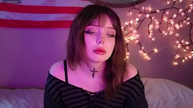 Snapshot of RileyVice chatting on March 4, 9:04 am RileyVice online show from March 4, 9:04 am