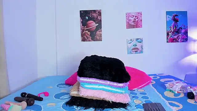 hailey hadid online show from January 10, 6:53 pm