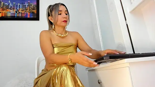 Snapshot of Ms_lunaRose chatting on June 14, 5:26 pm Ms lunaRose online show from June 14, 5:26 pm