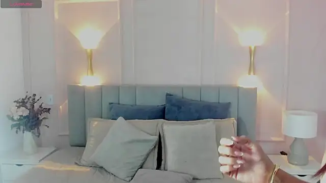 victoria bourne online show from April 16, 9:39 pm