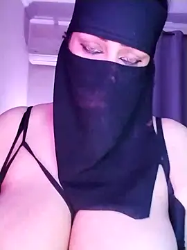 Snapshot of lilyan12 chatting on March 12, 11:11 pm lilyan12 online show from March 12, 11:11 pm