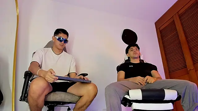 sotooliver3 online show from October 23, 7:34 pm