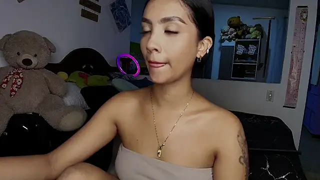 mia yireth online show from September 25, 11:41 pm