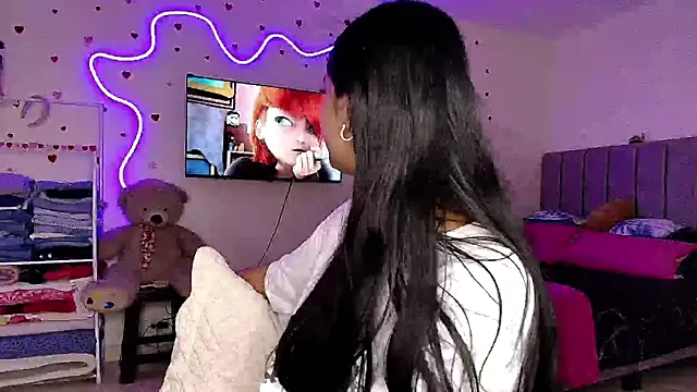 mia yireth online show from February 23, 11:13 pm