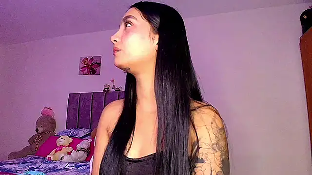 mia yireth online show from April 1, 1:39 am