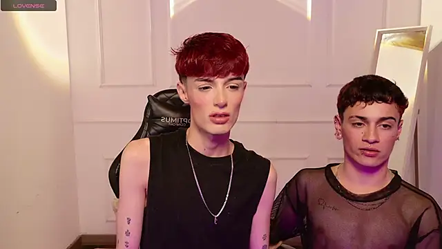 Snapshot of DougieXNova chatting on November 2, 4:37 am DougieXNova online show from November 2, 4:37 am