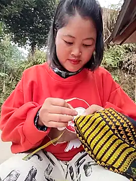 maycuc123 online show from December 16, 1:43 am