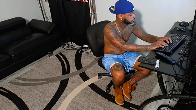 SLANGONDEMHOES online show from November 6, 7:15 pm