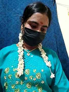 mini-queen online show from April 24, 11:45 am